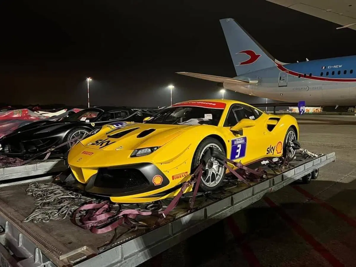 Cargo prezioso: da Malpensa decolla un aereo con sole Ferrari a bordo (3)