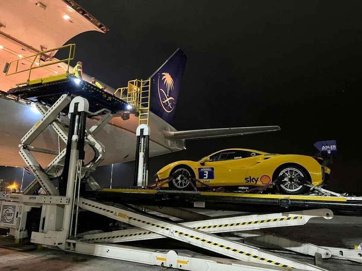 Cargo prezioso: da Malpensa decolla un aereo con sole Ferrari a bordo (2)