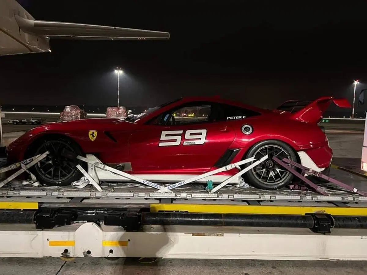 Cargo prezioso: da Malpensa decolla un aereo con sole Ferrari a bordo (5)
