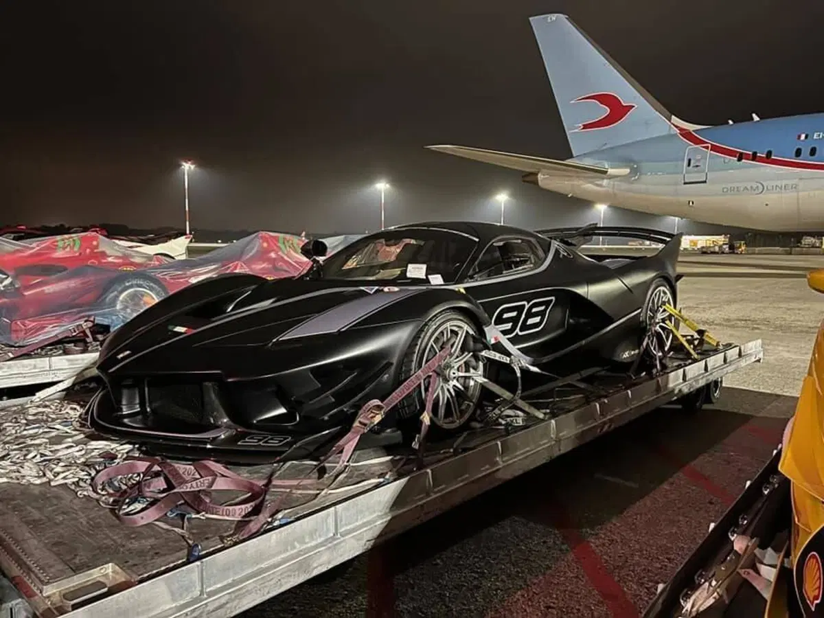 Cargo prezioso: da Malpensa decolla un aereo con sole Ferrari a bordo (6)