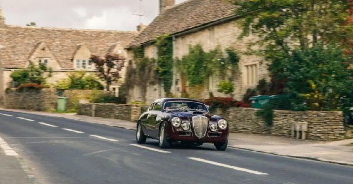 Motore Alfa GTA V6, Telaio Lancia storico, Cura inglese fuorilegge: l'Aurelia restomod da 300CV