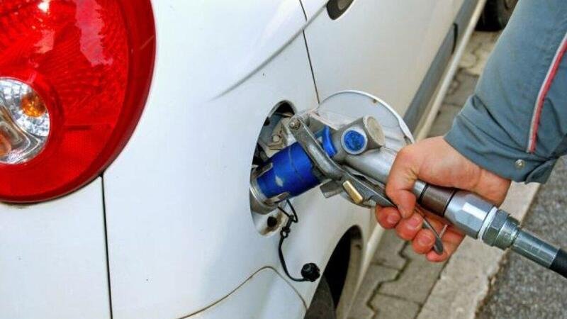 Impennata dei prezzi, le auto a metano si confermano le pi&ugrave; convenienti