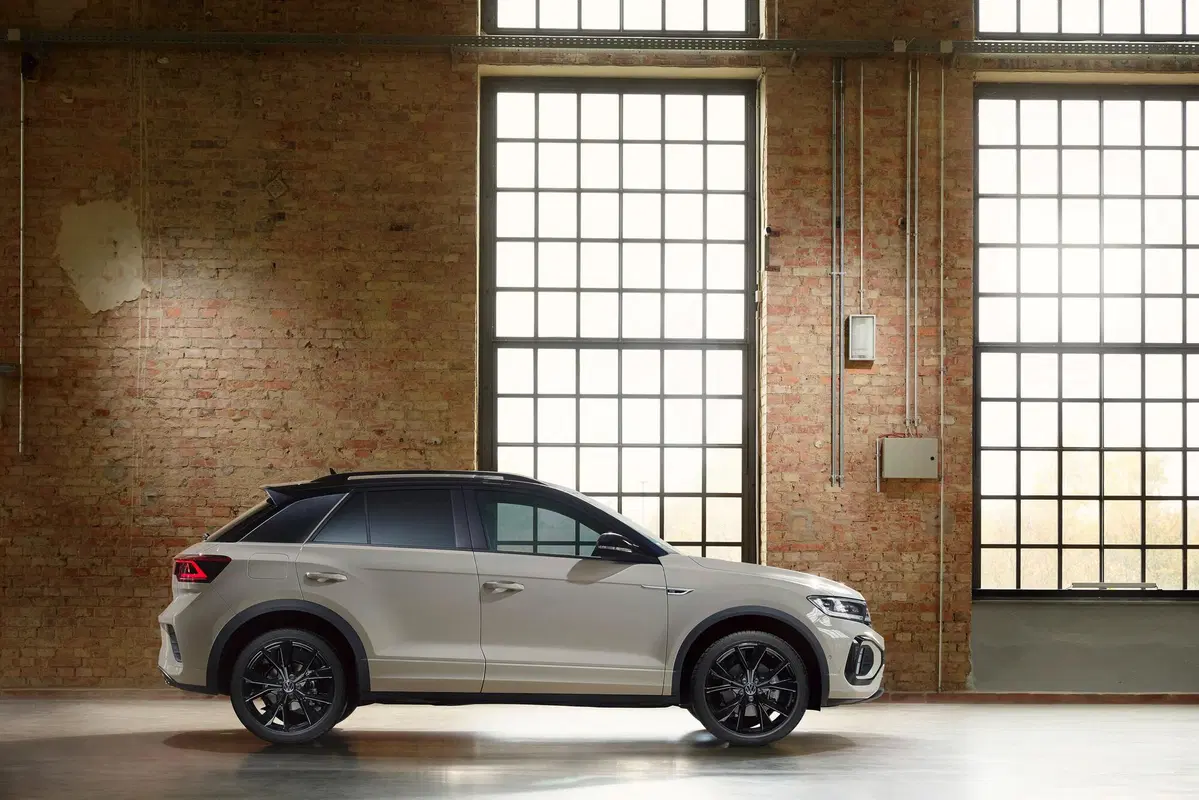 Volkswagen T-Roc restyling, i prezzi: si parte da 26.600 euro (2)