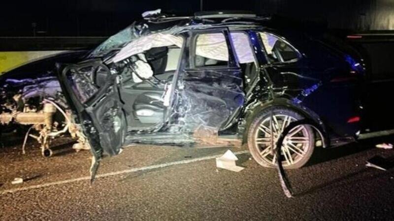 Incredibile sulla A4: SUV Porsche del manager distrutto dopo l&rsquo;urto in contromano con il TIR