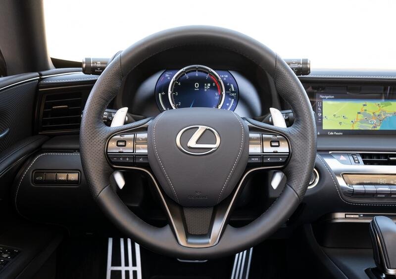 Lexus LC Convertible (2020-->>) (19)