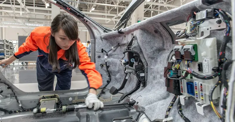 Mercato auto elettriche, marchi cinesi pronti al sorpasso