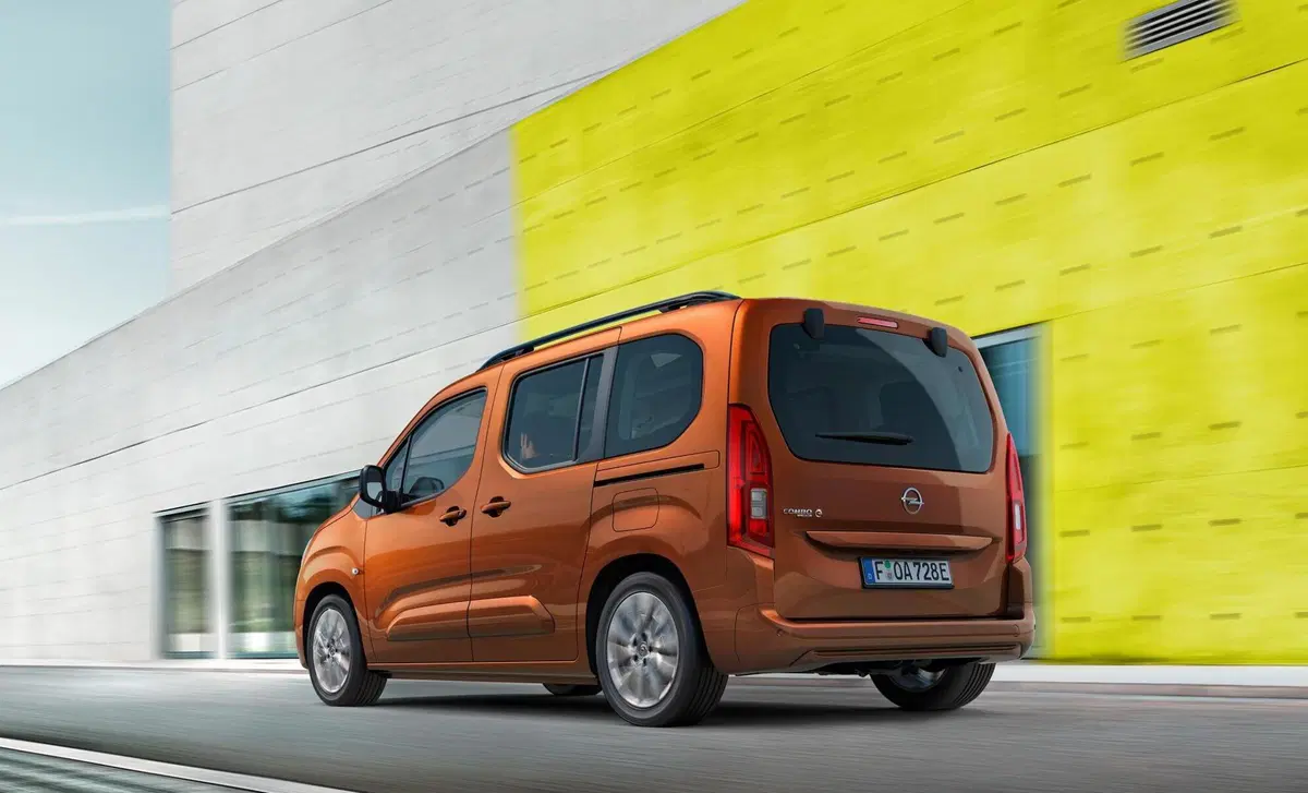 Opel Combo-e Life (2021-->>) (3)