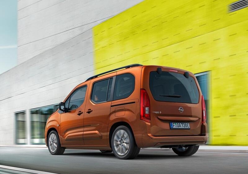 Opel Combo-e Life (2021-->>) (3)