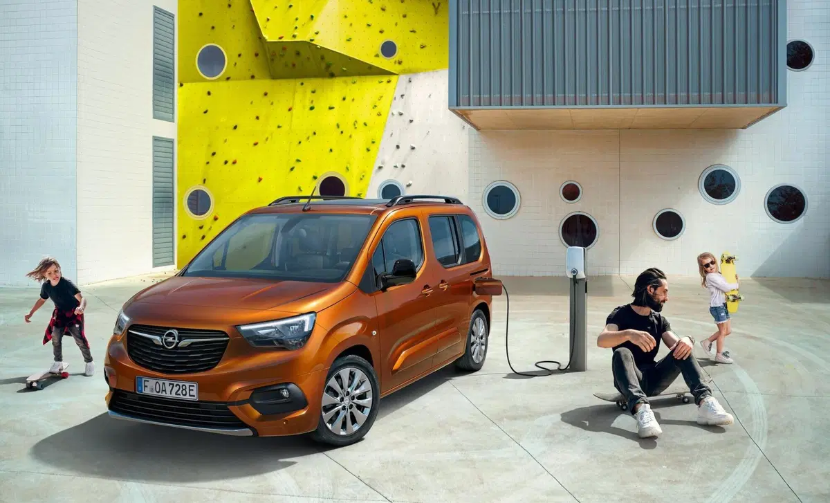 Opel Combo-e Life (2021-->>) (4)