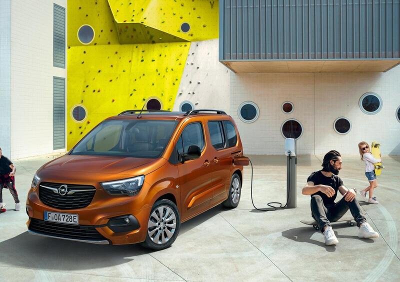 Opel Combo-e Life (2021-->>) (4)