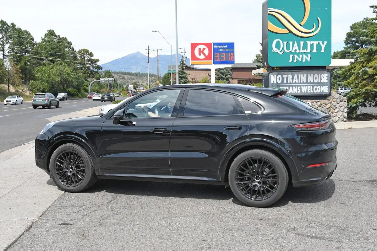 Porsche Cayenne Turbo Coupé, le foto spia (3)