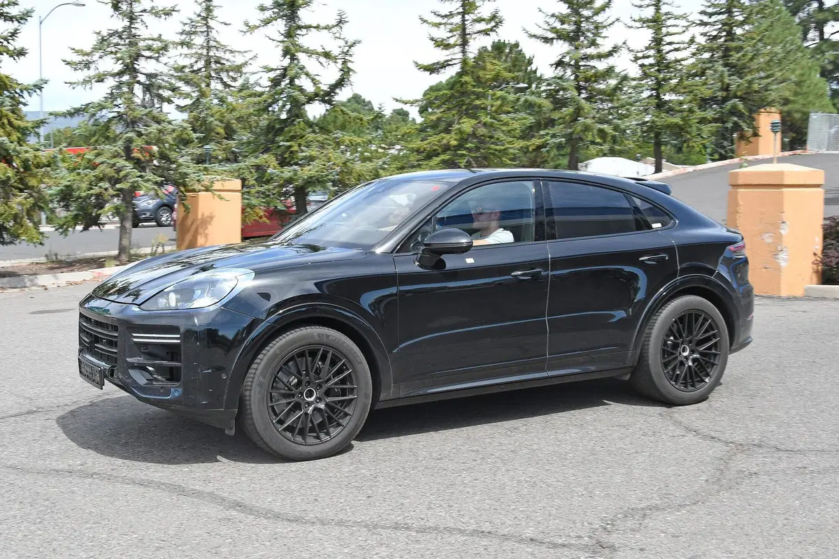Porsche Cayenne Turbo Coupé, le foto spia (4)