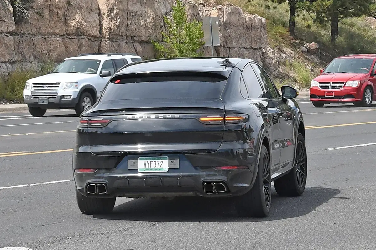 Porsche Cayenne Turbo Coupé, le foto spia (5)