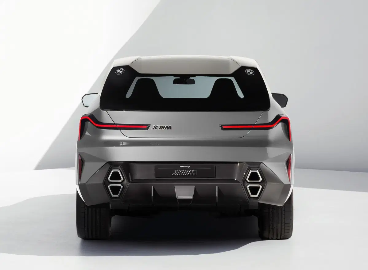 BMW Concept XM traccia lo stile futuro del brand con un ibrido plug-in da 750 CV (3)
