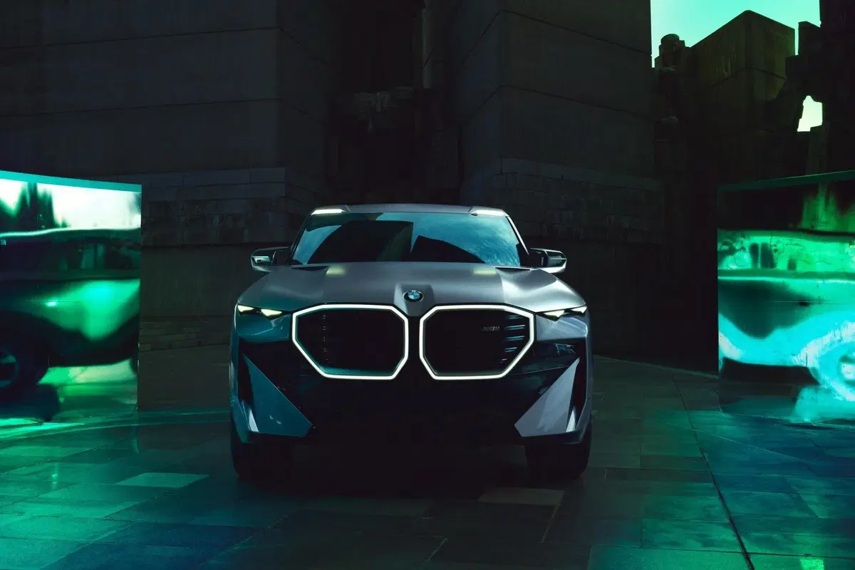 BMW Concept XM traccia lo stile futuro del brand con un ibrido plug-in da 750 CV