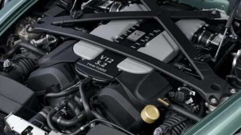 Aston Martin lancia l'ultima V12 Vantage