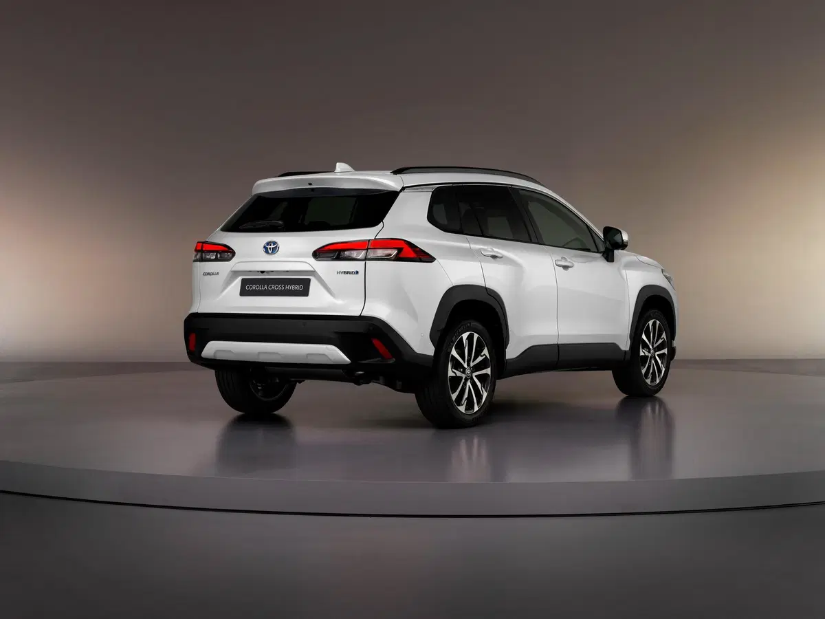 Toyota, la Corolla diventa un SUV: l'ibrida Cross è pronta per l'Europa (2)