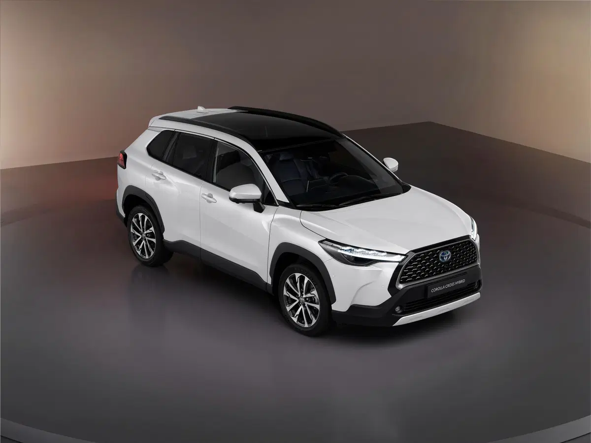 Toyota, la Corolla diventa un SUV: l'ibrida Cross è pronta per l'Europa (6)