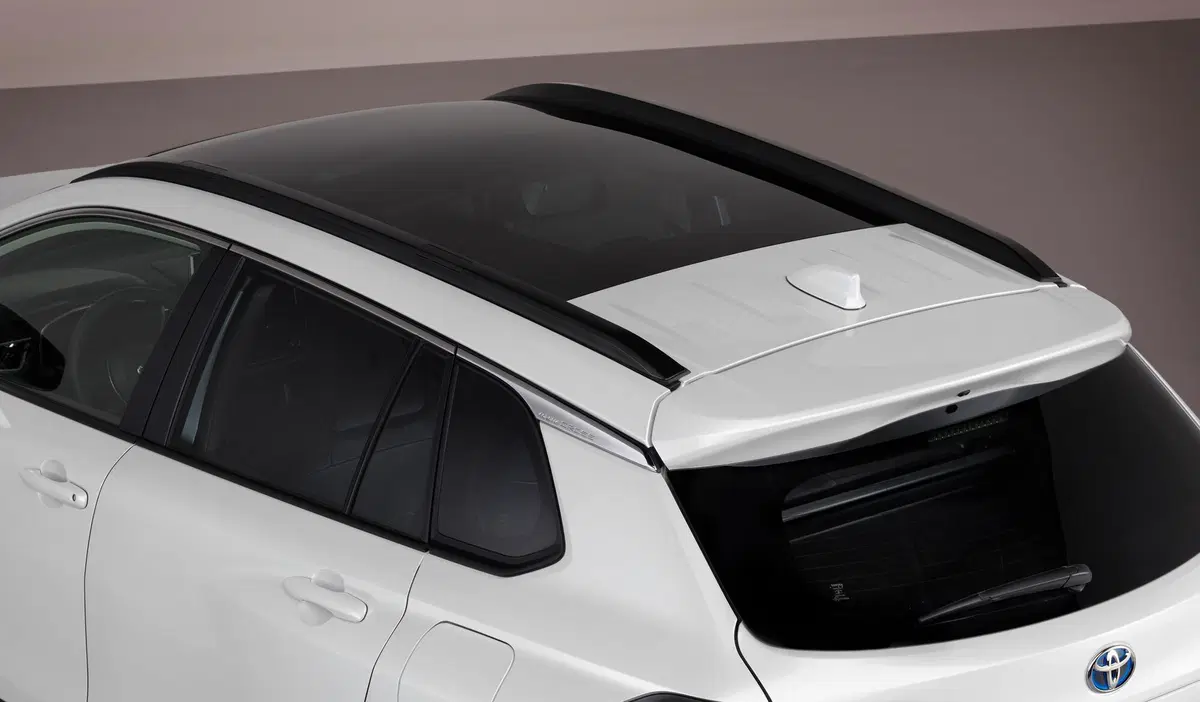 Toyota, la Corolla diventa un SUV: l'ibrida Cross è pronta per l'Europa (5)