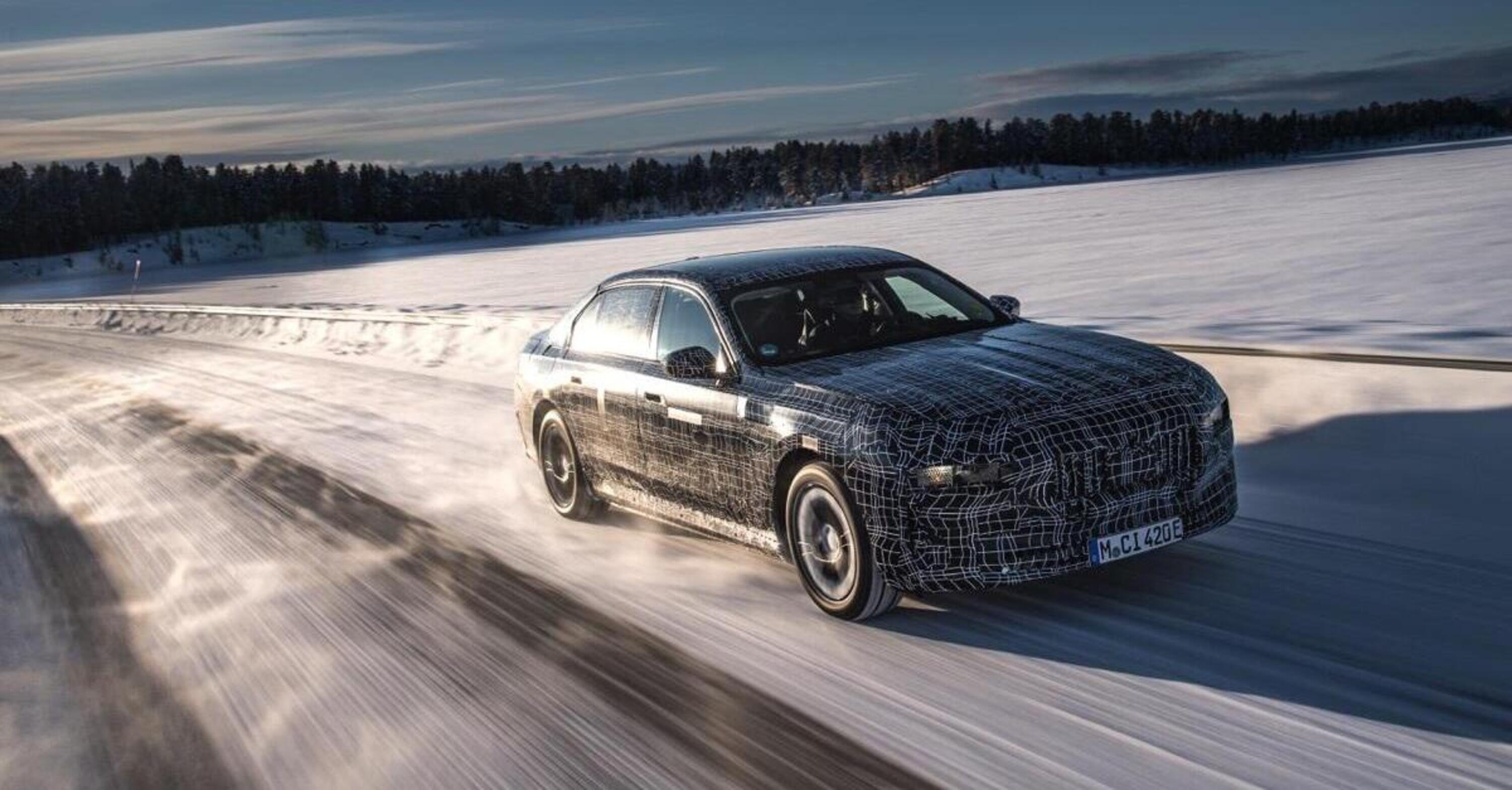 BMW i7, la prima berlina elettrica d&rsquo;alta gamma, alla prova tra ghiaccio e neve