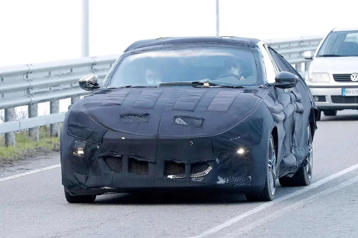 Ferrari Purosangue, le foto spia del SUV del Cavallino (2)