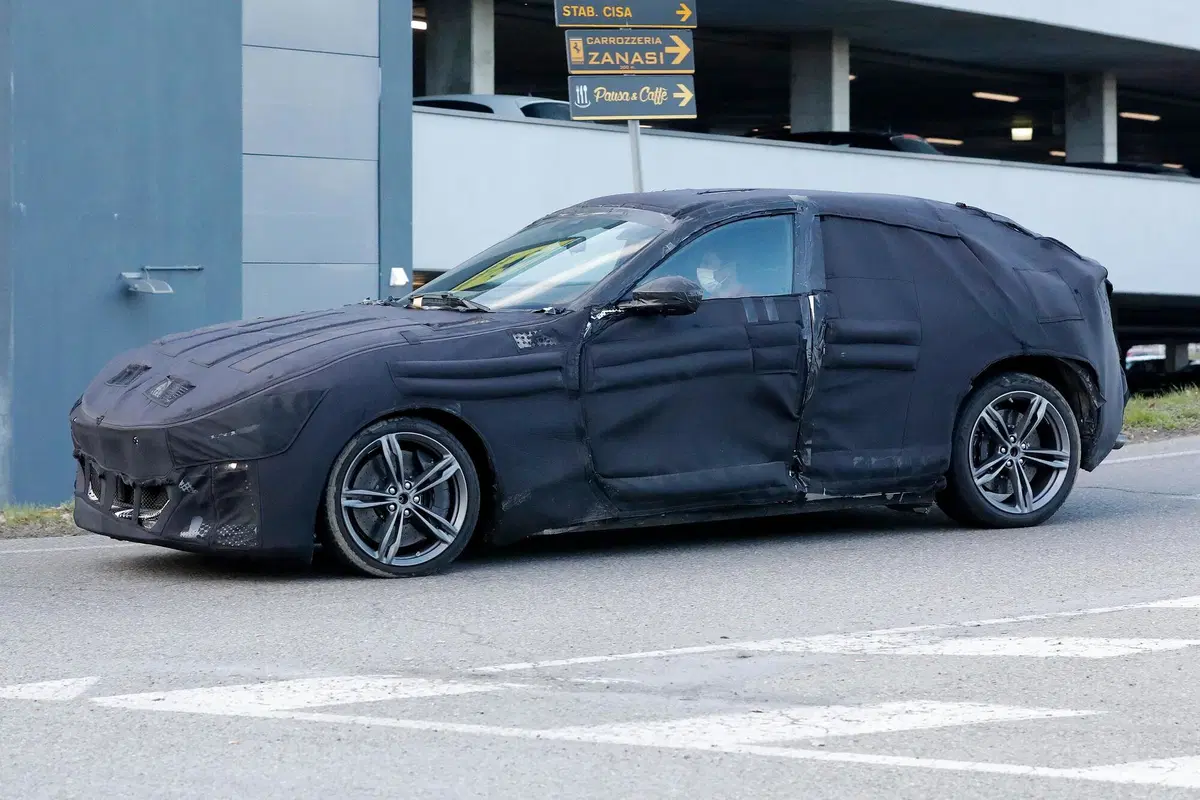 Ferrari Purosangue, le foto spia del SUV del Cavallino (4)