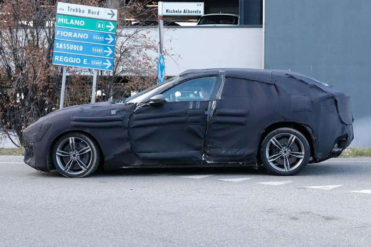 Ferrari Purosangue, le foto spia del SUV del Cavallino (7)