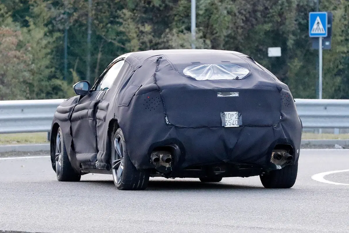 Ferrari Purosangue, le foto spia del SUV del Cavallino (10)