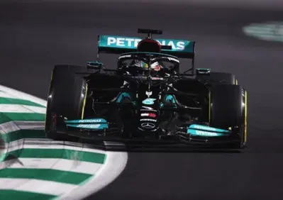F1, GP Arabia Saudita 2021: pole per Hamilton