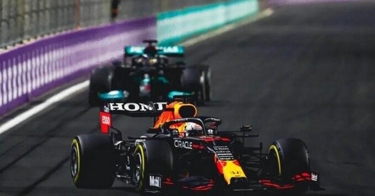 F1, Verstappen: "Hamilton non voleva passarmi in quel punto"
