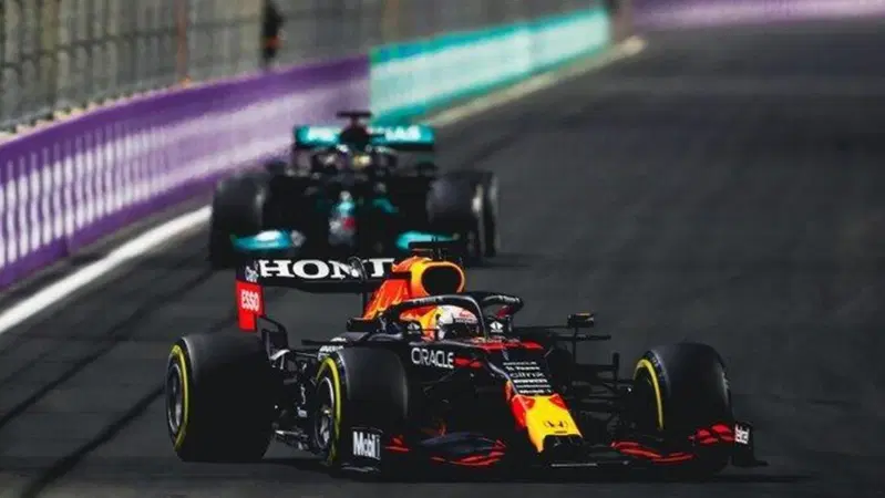 F1, Verstappen: "Hamilton non voleva passarmi in quel punto"