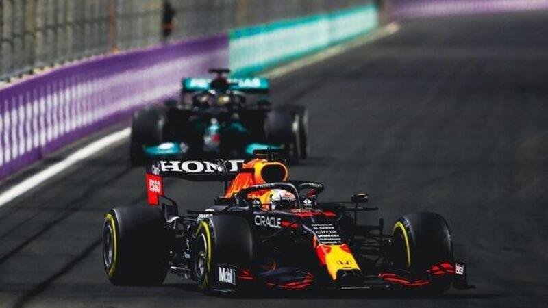 F1, Verstappen: &quot;Hamilton non voleva passarmi in quel punto&quot;