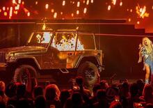 Note dolenti, Per la cantante che brucia una Jeep Wrangler sul palco