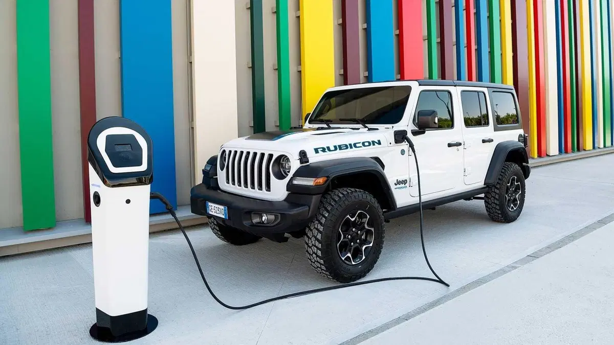 Jeep Wrangler 2022 | Arrivano il Gorilla Glass e nuovi colori (2)