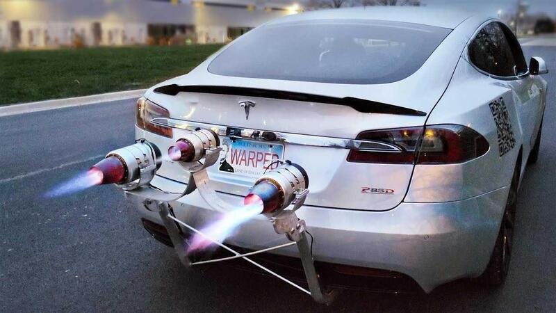 Una Tesla Model S che diventa un jet stradale