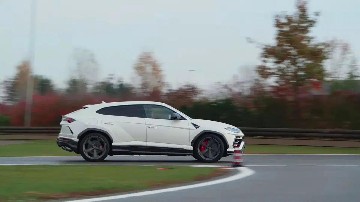Lamborghini Urus 4.0 Capsule, PRO e CONTRO | La pagella e tutti i numeri della prova strumentale (7)
