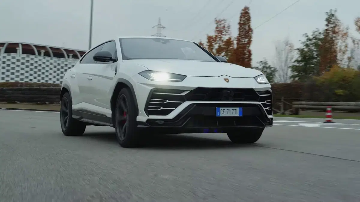 Lamborghini Urus 4.0 Capsule, PRO e CONTRO | La pagella e tutti i numeri della prova strumentale