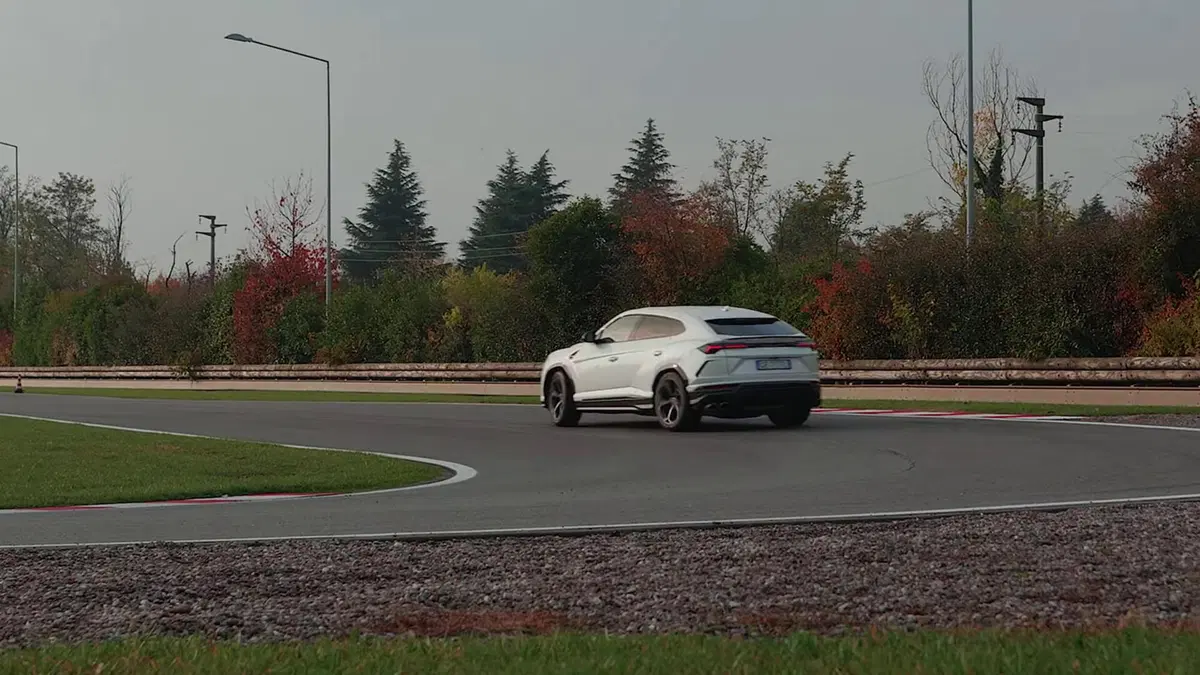 Lamborghini Urus 4.0 Capsule, PRO e CONTRO | La pagella e tutti i numeri della prova strumentale (14)