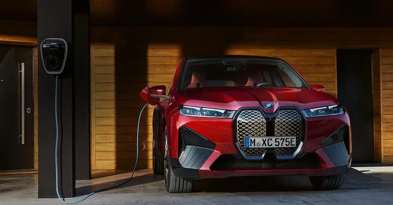Auto elettriche, l&rsquo;accelerata di Bmw: un milione gi&agrave; vendute (due entro il 2023)