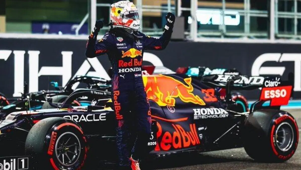 F1, GP Abu Dhabi 2021: Verstappen vince e si laurea campione del mondo (15)