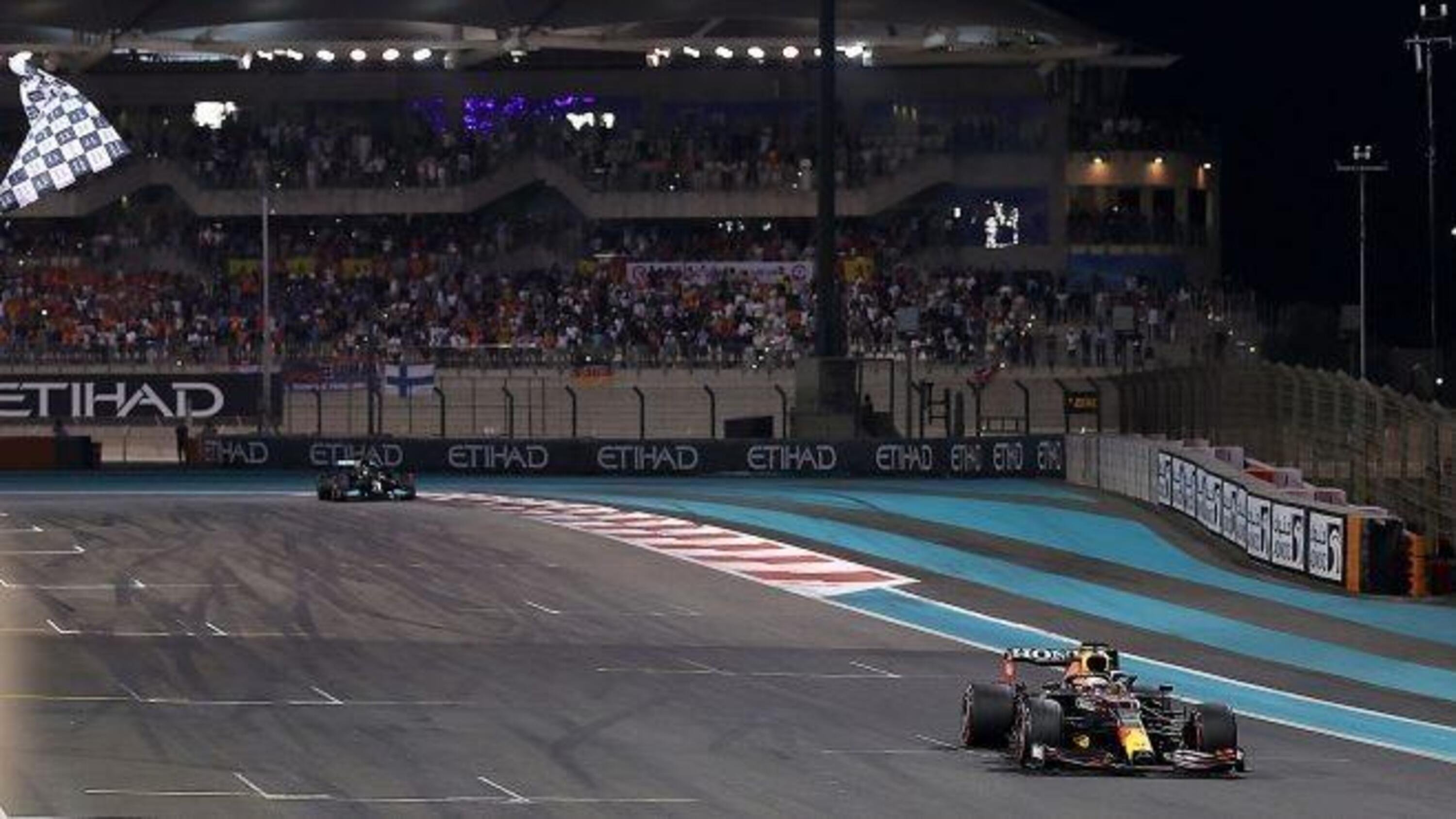 F1, GP Abu Dhabi 2021: Verstappen vince e si laurea campione del mondo