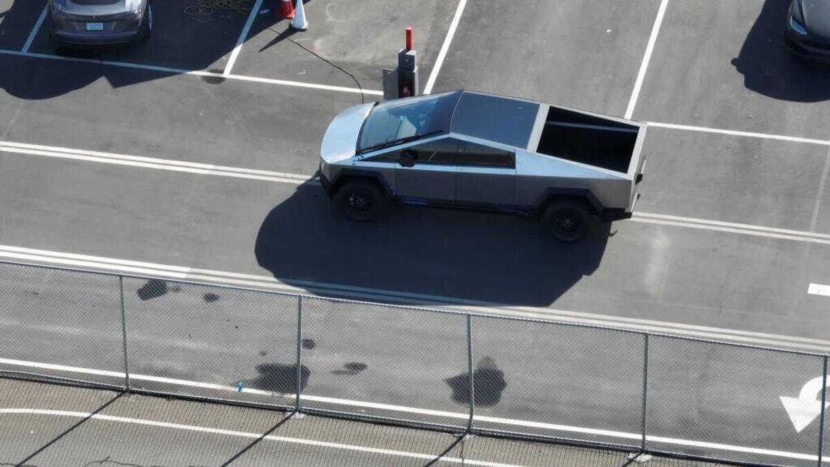 Tesla Cybertruck Spy Video Dal Drone Pista Di Fremont News Automoto It