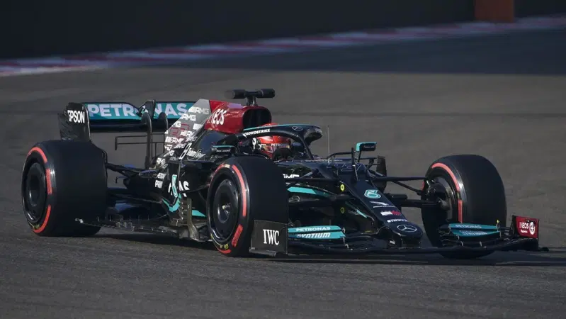 F1, il futuro &egrave; gi&agrave; arrivato: in pista ad Abu Dhabi con le mule car con le gomme da 18"