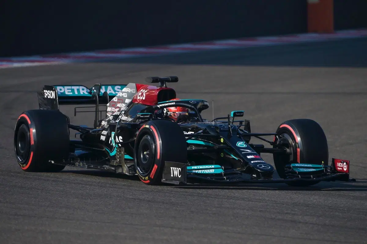 F1, il futuro &egrave; gi&agrave; arrivato: in pista ad Abu Dhabi con le mule car con le gomme da 18"