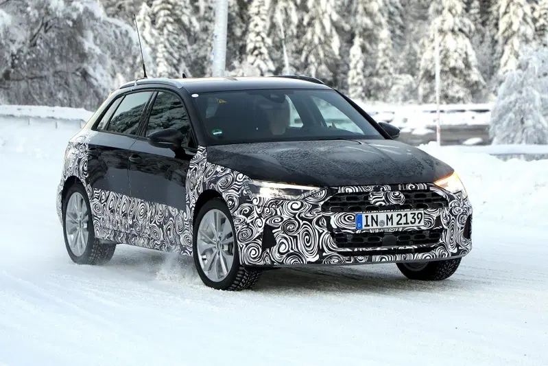 Audi A3, Citycarver o Allroad? Le foto spia della versione per l'off-road