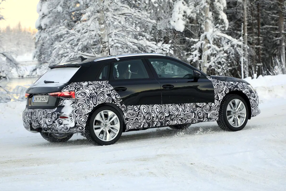 Audi A3, Citycarver o Allroad? Le foto spia della versione per l'off-road (5)
