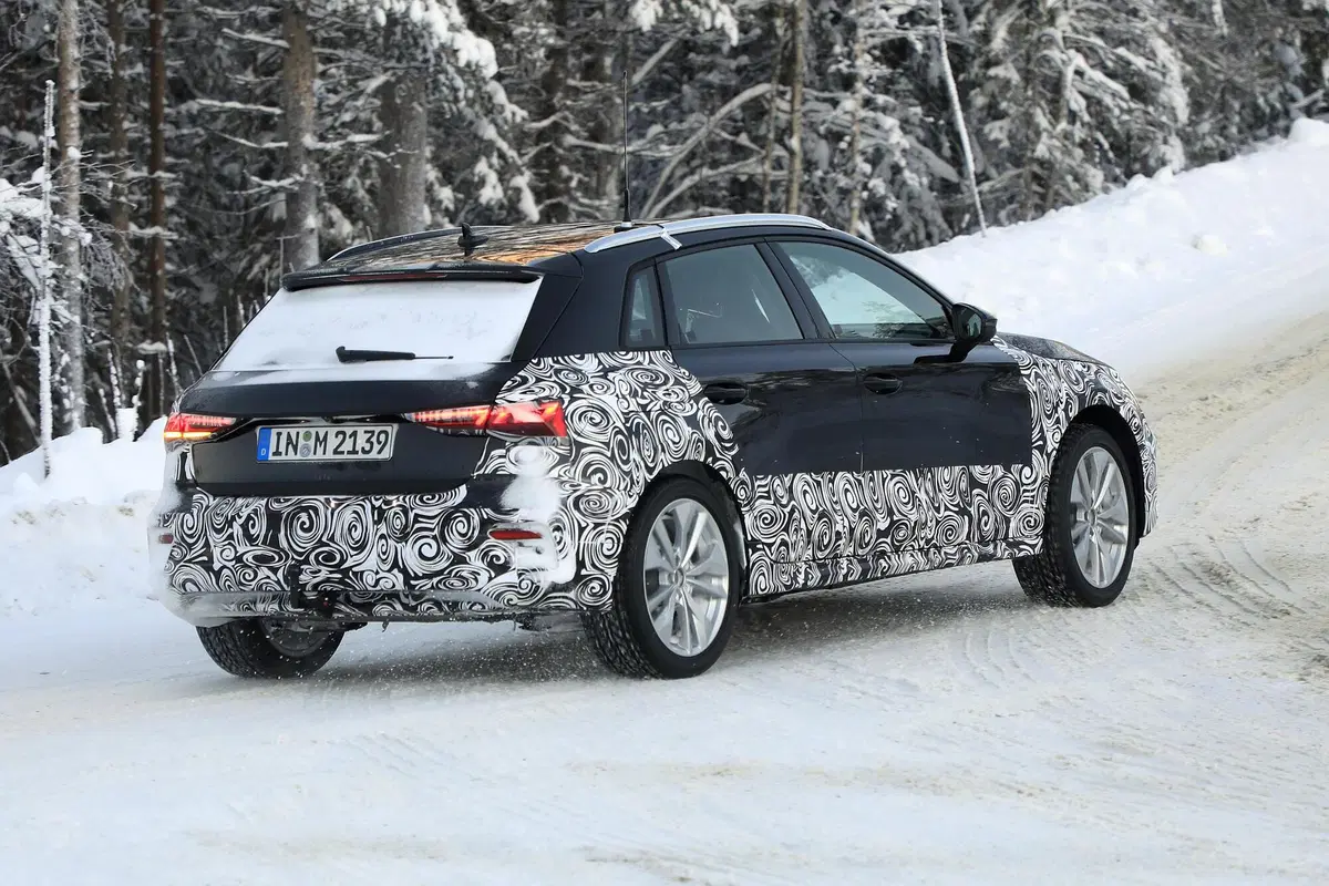 Audi A3, Citycarver o Allroad? Le foto spia della versione per l'off-road (7)