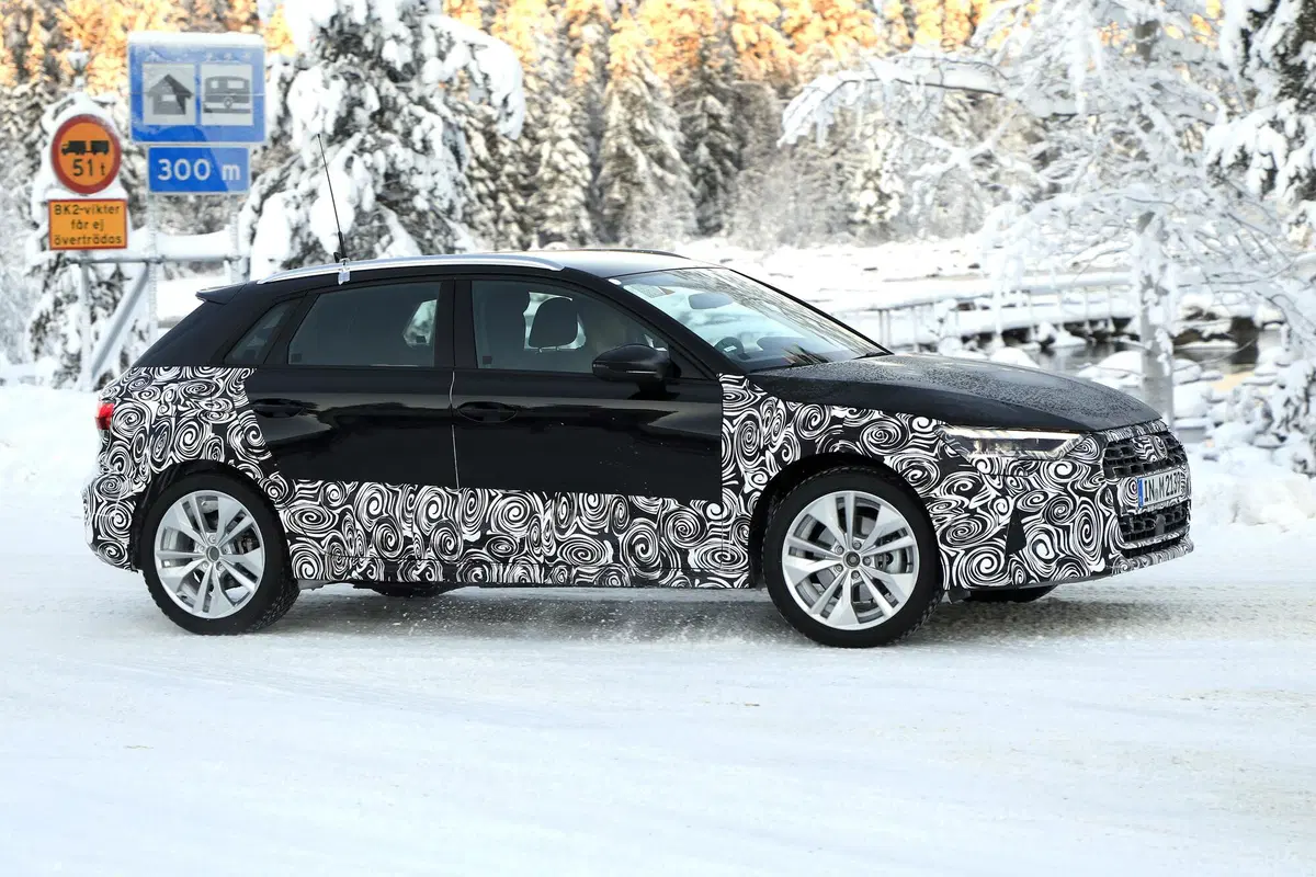 Audi A3, Citycarver o Allroad? Le foto spia della versione per l'off-road (6)