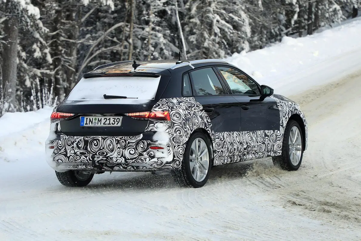 Audi A3, Citycarver o Allroad? Le foto spia della versione per l'off-road (8)
