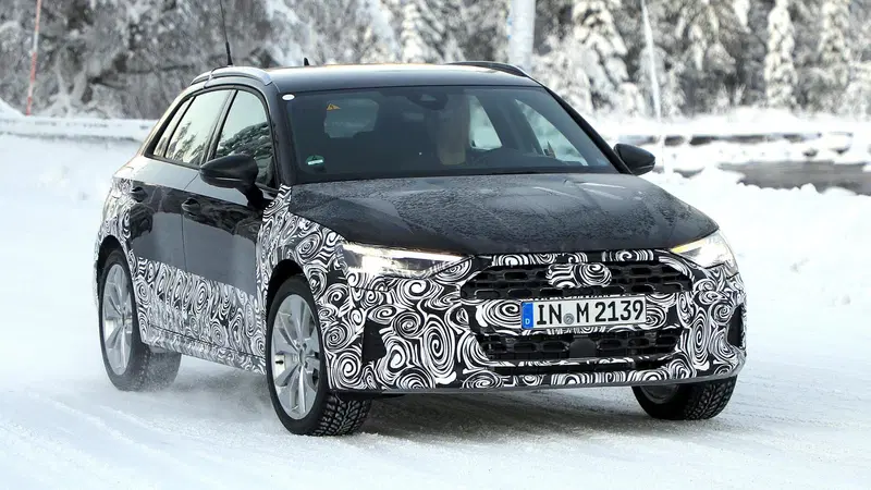 Audi A3, Citycarver o Allroad? Le foto spia della versione per l'off-road